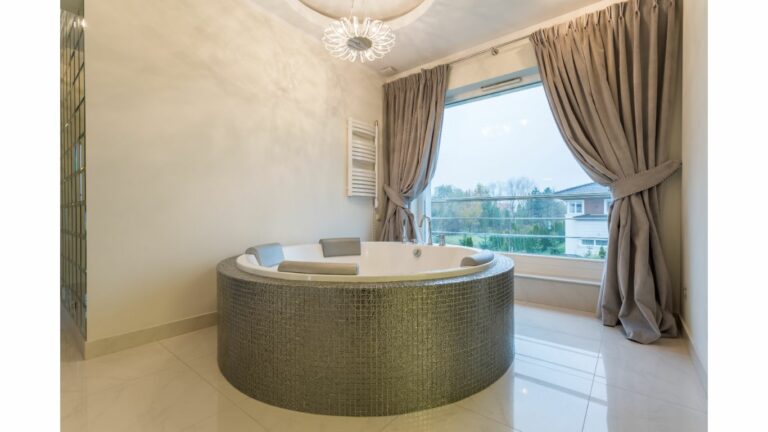 jacuzzi suites with smoking rooms