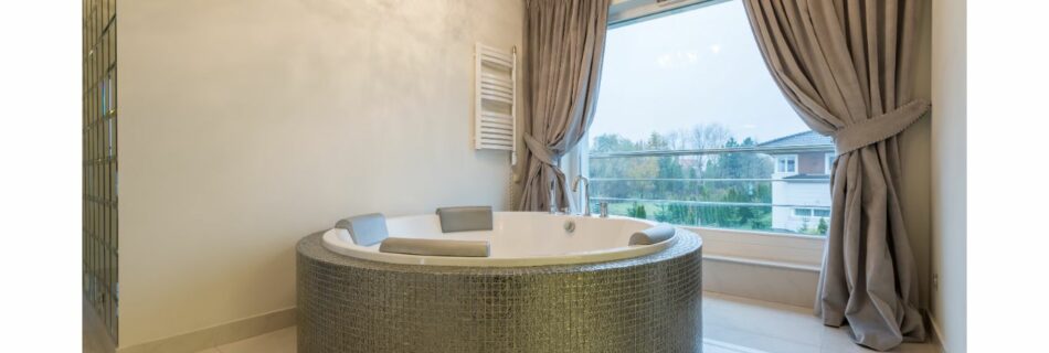 jacuzzi suites with smoking rooms